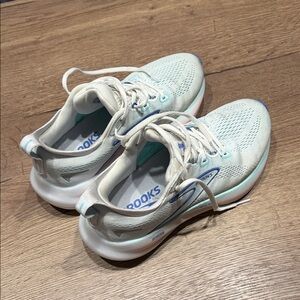 Brooks Women's Light Gray/White/Blue Glycerin Running Shoes